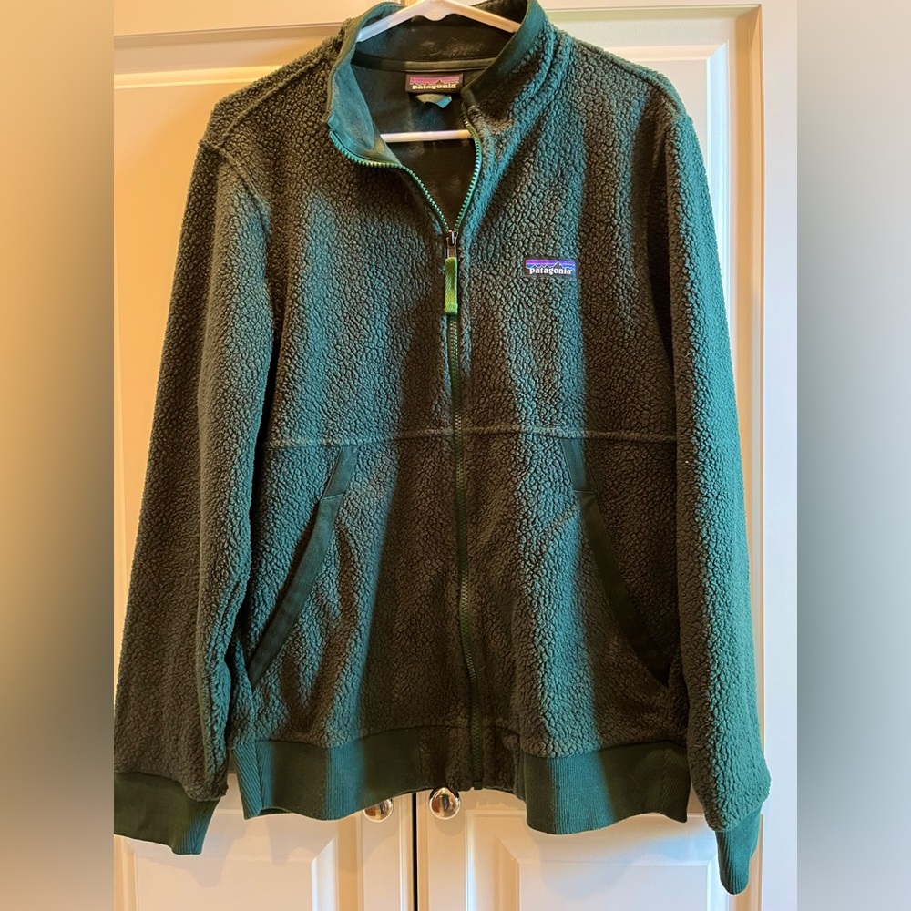 Patagonia Sherling Zip Up in Forest Green!